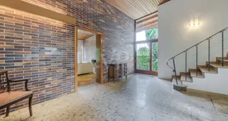 von_poll_real_estate_property_26082002_image_3