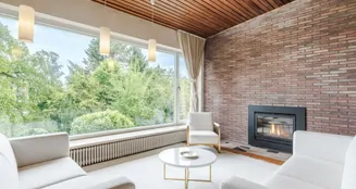 von_poll_real_estate_property_26082002_image_2