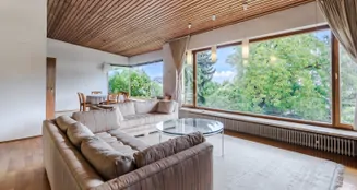 von_poll_real_estate_property_26082002_image_0