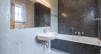 von_poll_real_estate_property_26082002_image_6