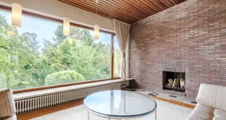 von_poll_real_estate_property_26082002_image_1