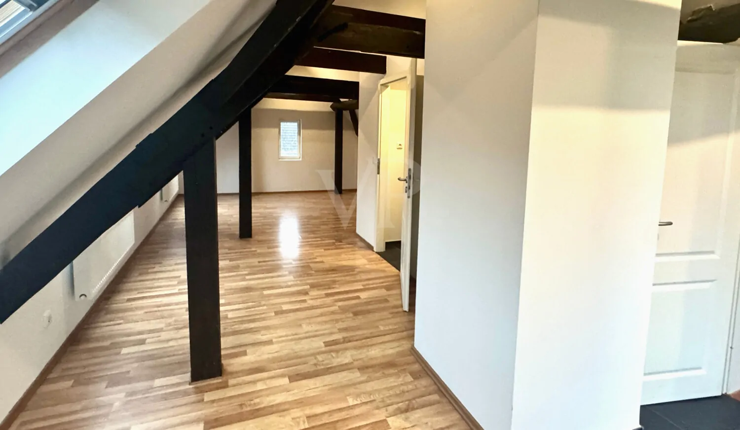 Lichtdurchflutetes Schlafzimmer| Dachgeschoss