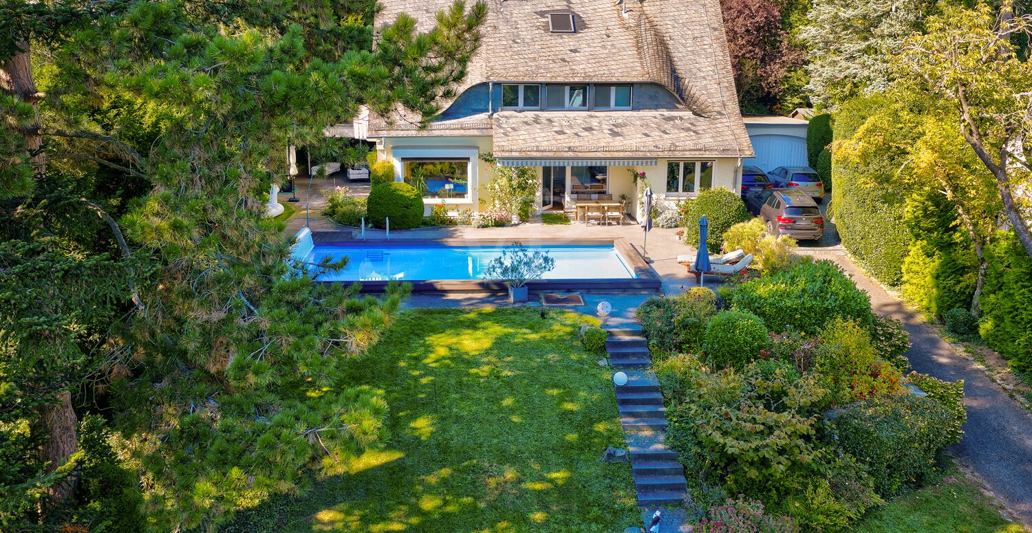 Herrschaftliche Villa aus der Vogelperspektive
