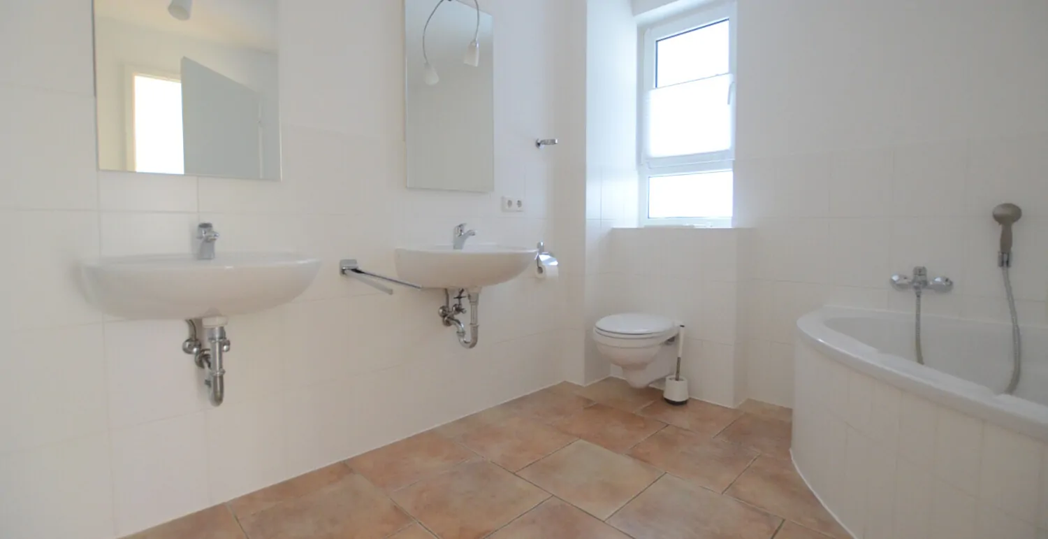 Badezimmer Ansicht 1