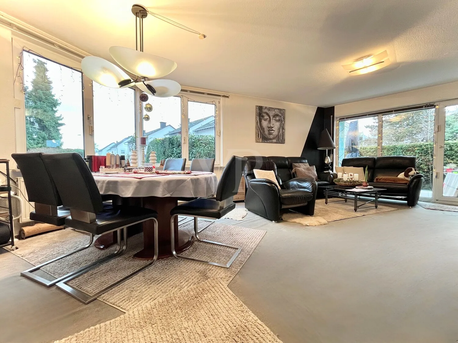 Offener Wohn- und Essbereich