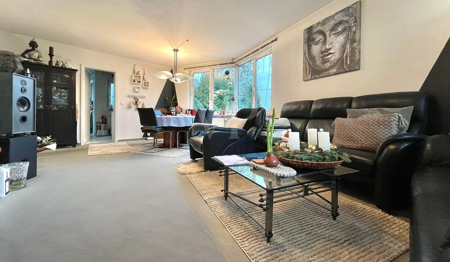 Offener Wohn- und Essbereich