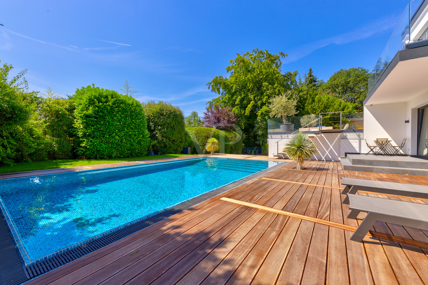 Sonnendeck am Pool