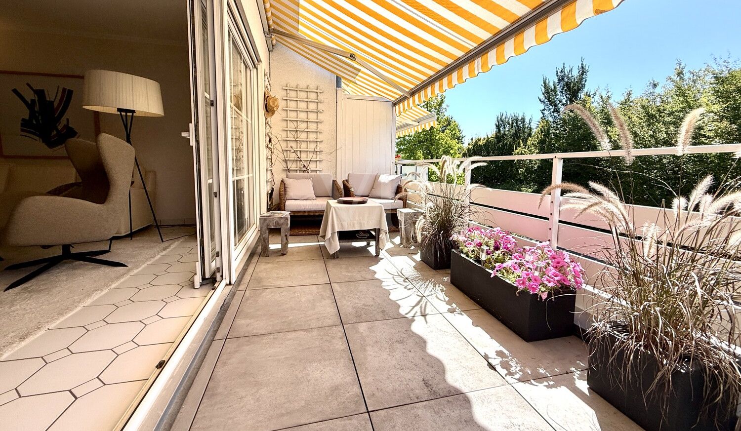 Sonnenbalkon am Wohnzimmer