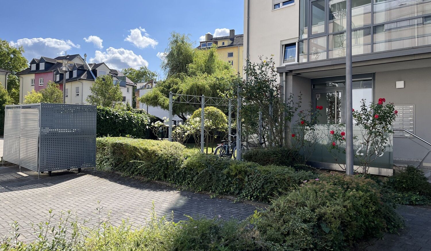 Mit Tiefgarage und Freistellplatz