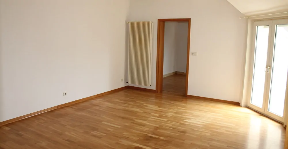Zimmer 2  mit Zugang zur Loggia