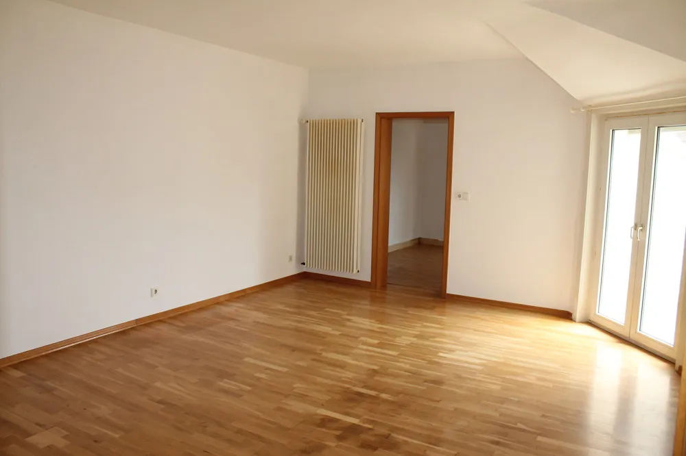 Zimmer 2  mit Zugang zur Loggia