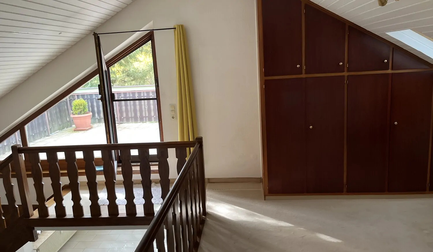 Galerie mit Zugang zur Terrasse