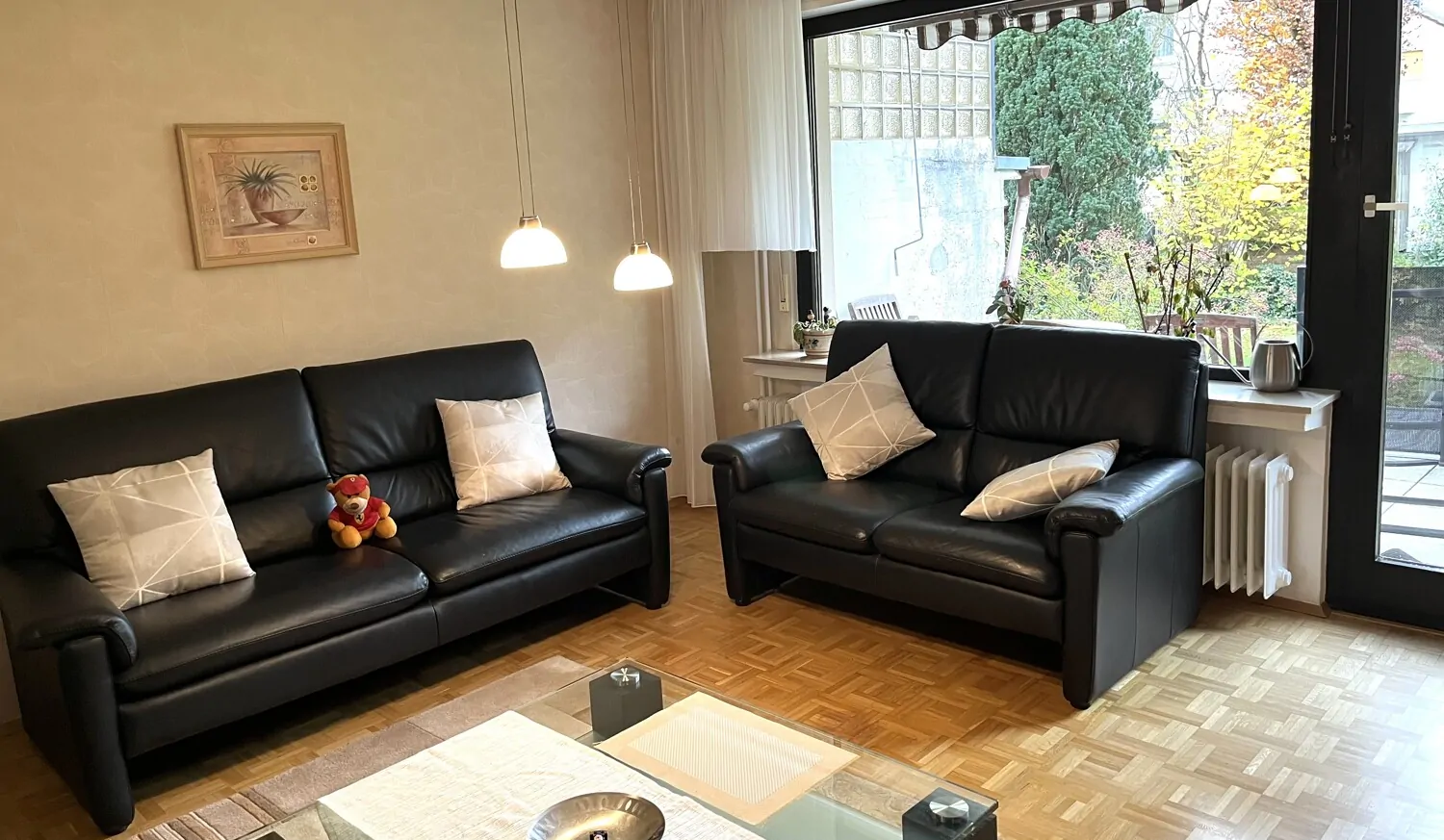 mit Zugang zum Balkon