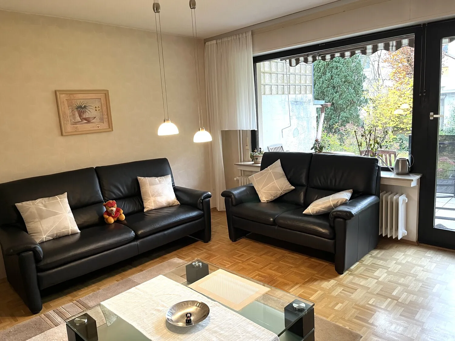 mit Zugang zum Balkon