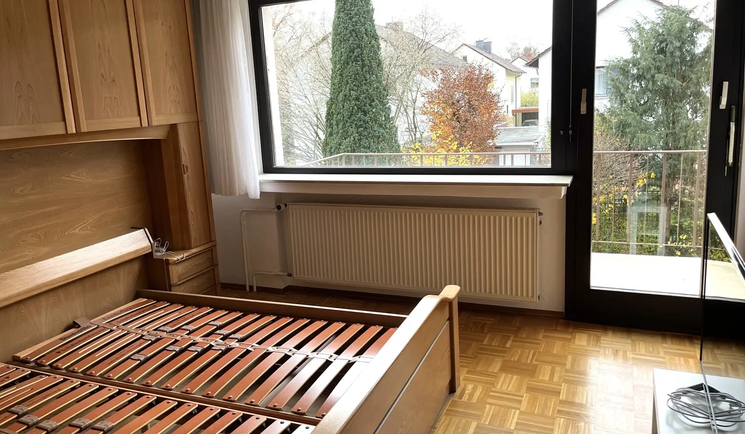 Etage 1 Schlafzimmer mit Zugang zum Ballkon