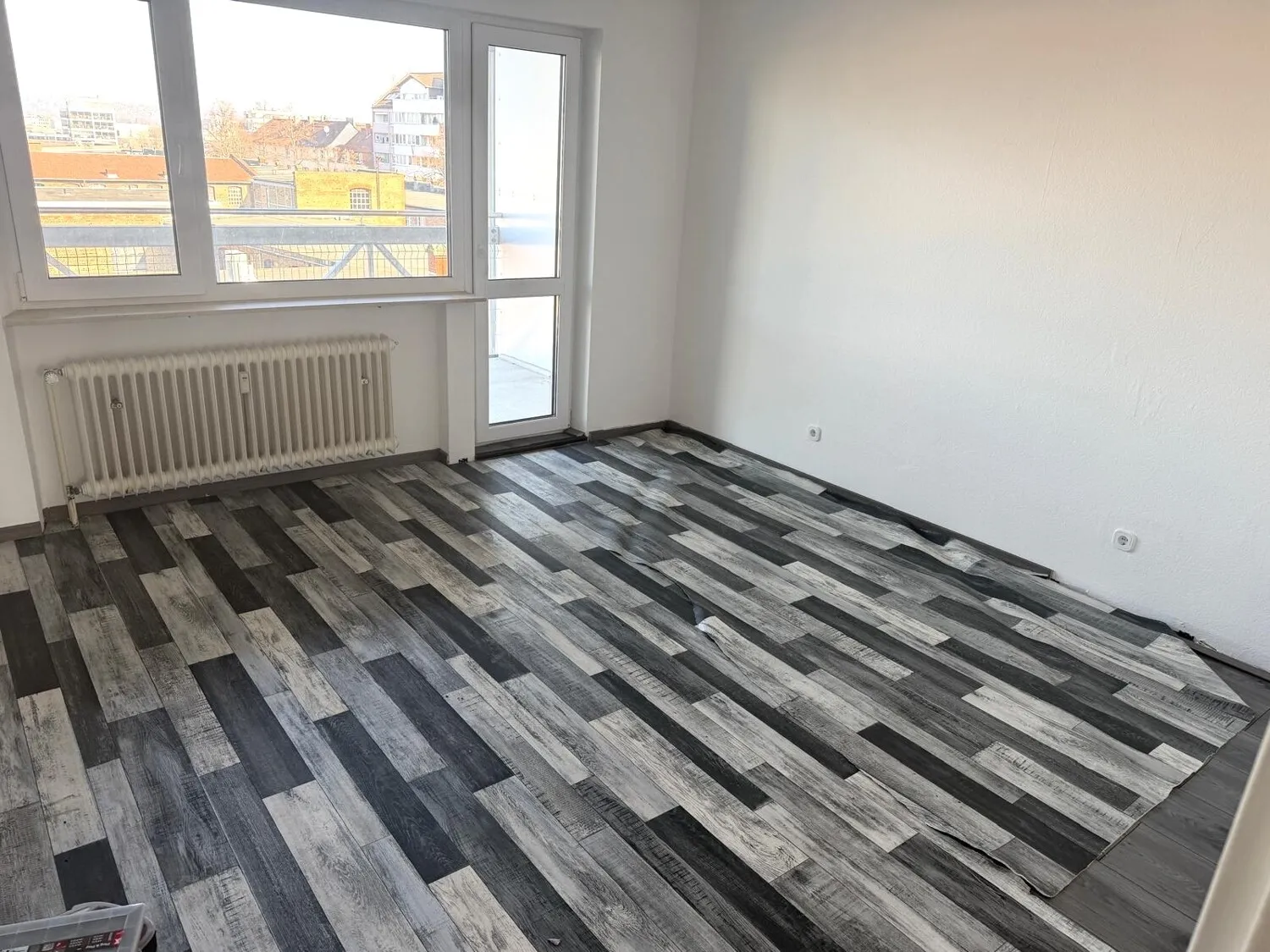 Schlafzimmer mit Zugang zum Balkon