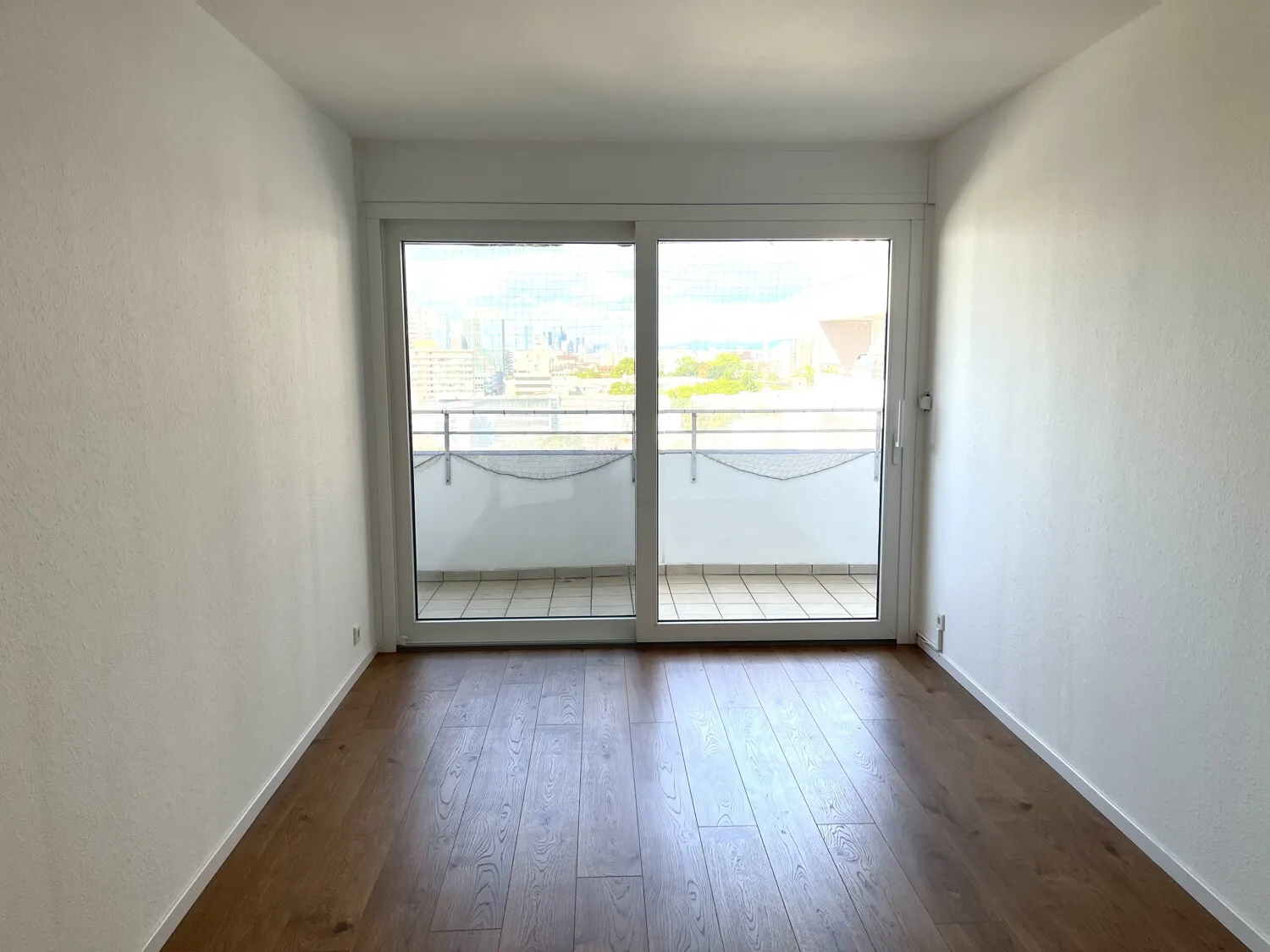 Zimmer mit Zugang zum Balkon