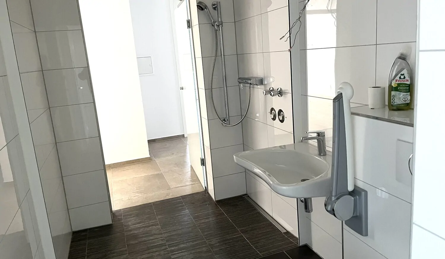 Bad 1 Zimmer - Apartement behindertengerecht