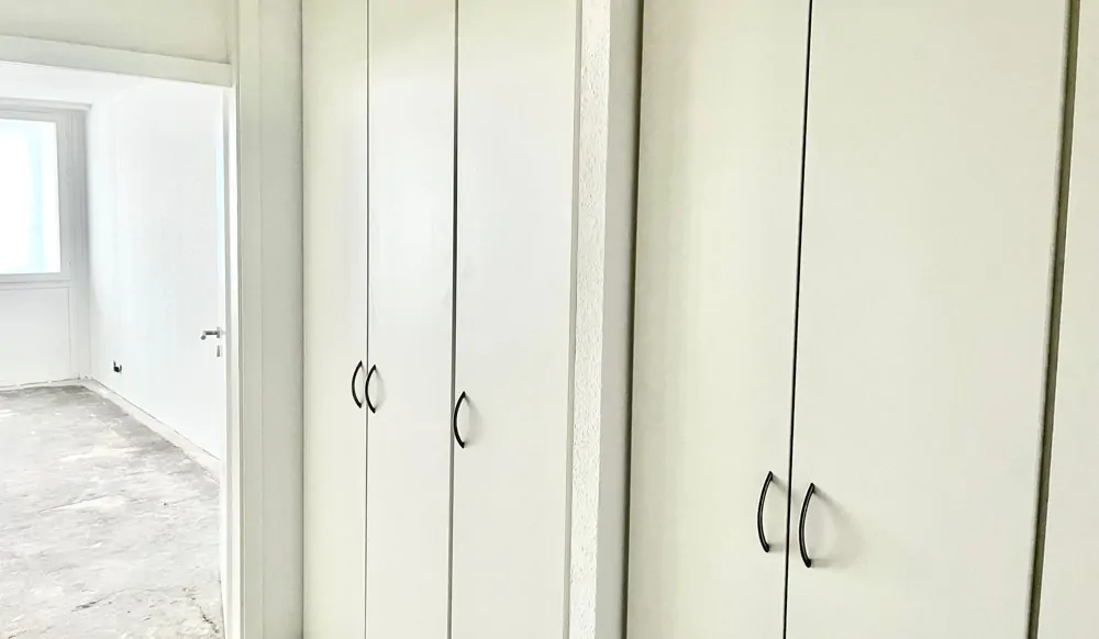 Flur mit Einbauschrank im Eingangsbereich