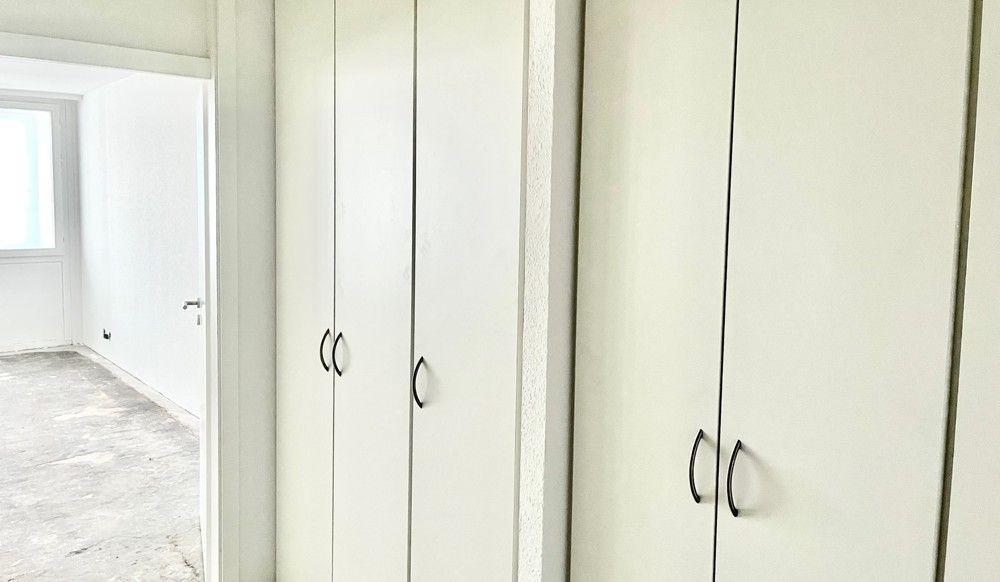 Flur mit Einbauschrank im Eingangsbereich