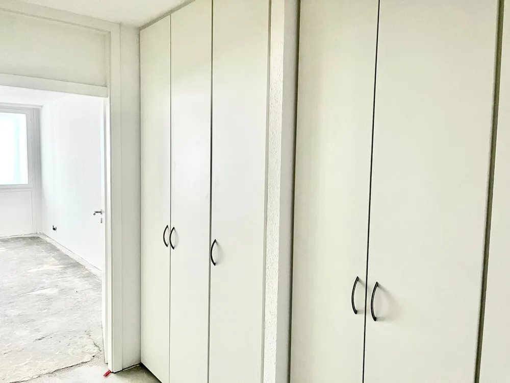 Flur mit Einbauschrank im Eingangsbereich