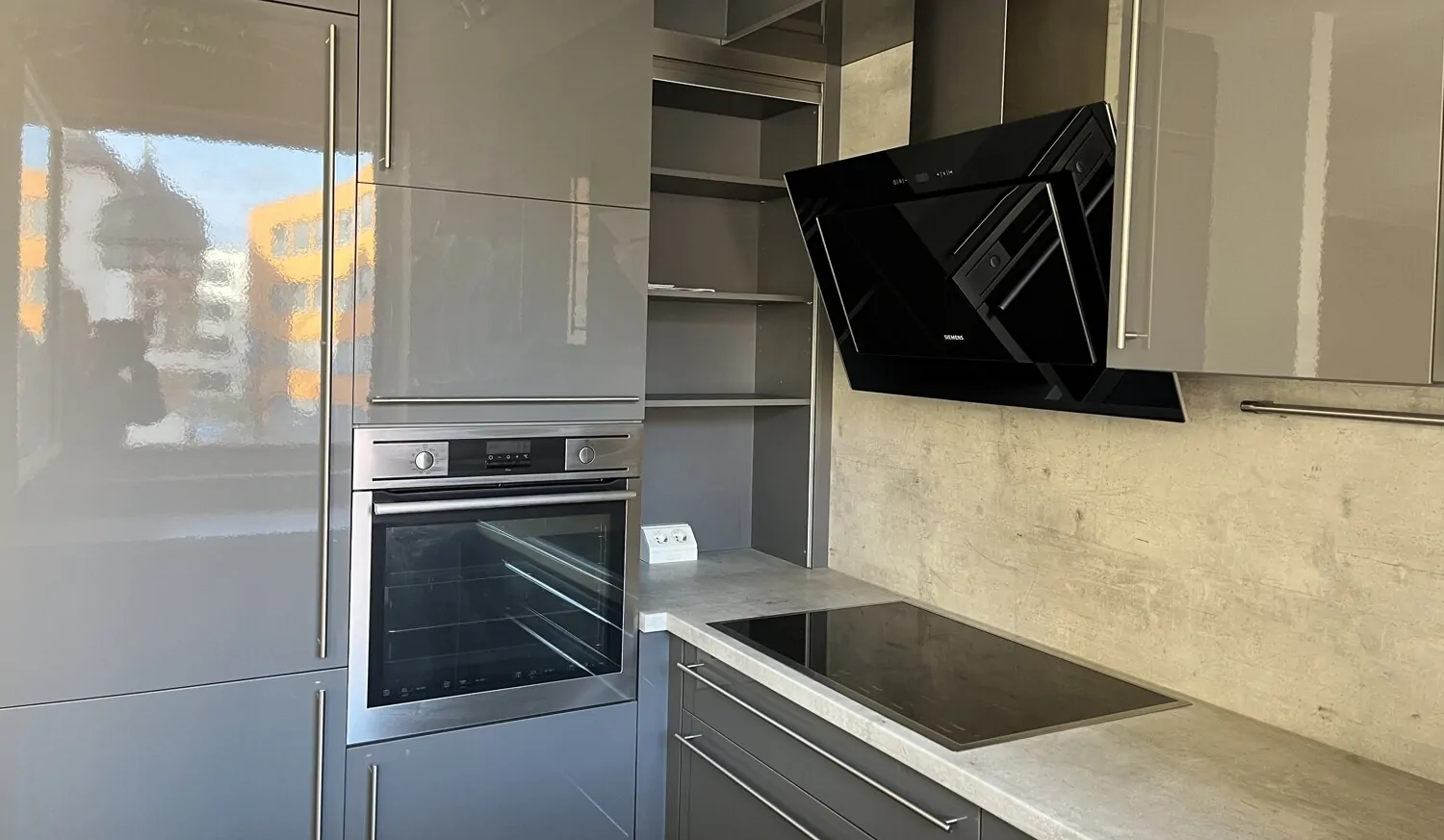 Küche mit Einbauküche