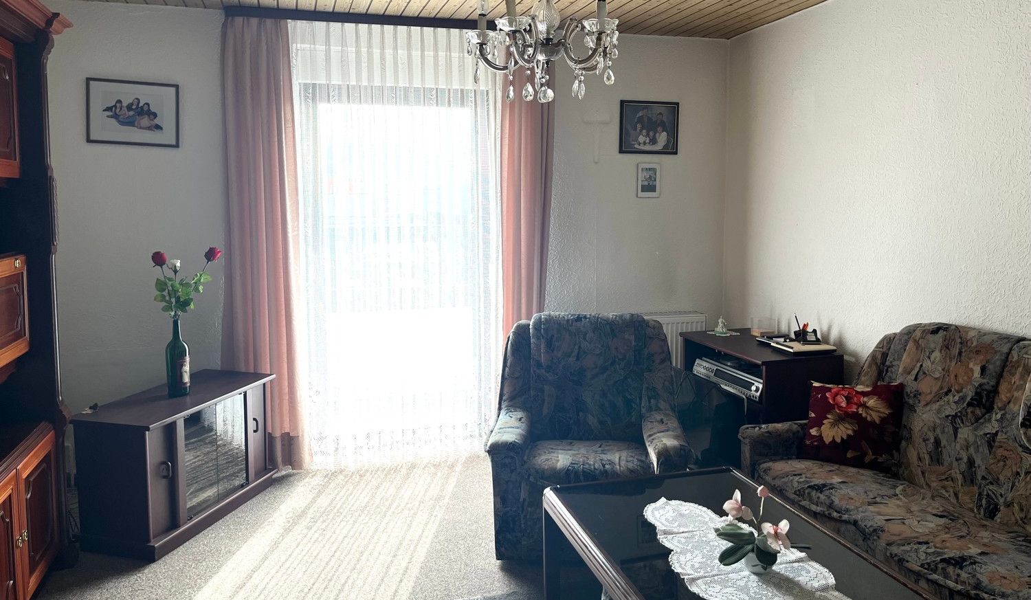 mit Zugang zum Balkon