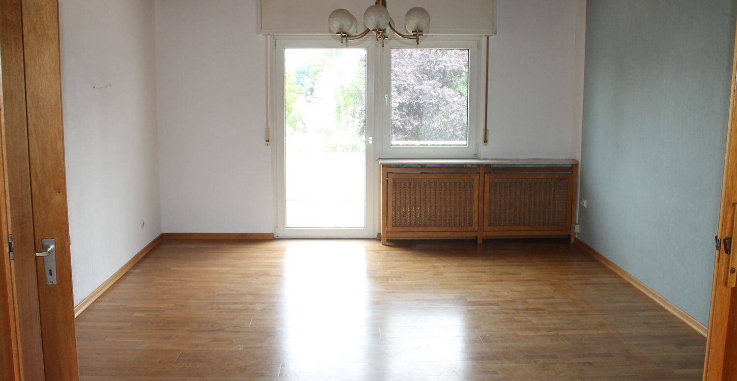 Etage 1 Wohn-Essbereich mit Zugang zum Balkon