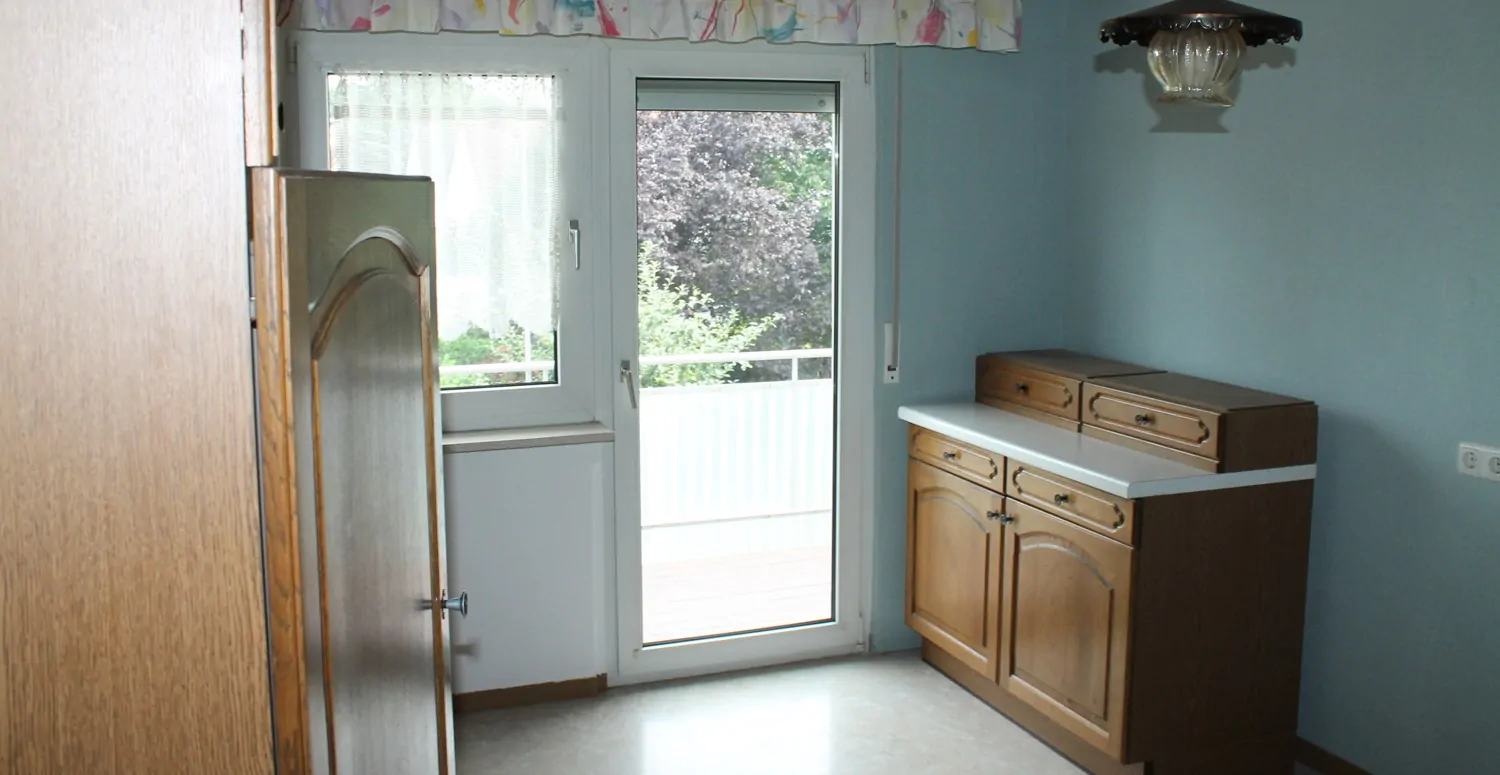 Etage 1 Küche andere Perspektive  mit Zugang zum Balkon