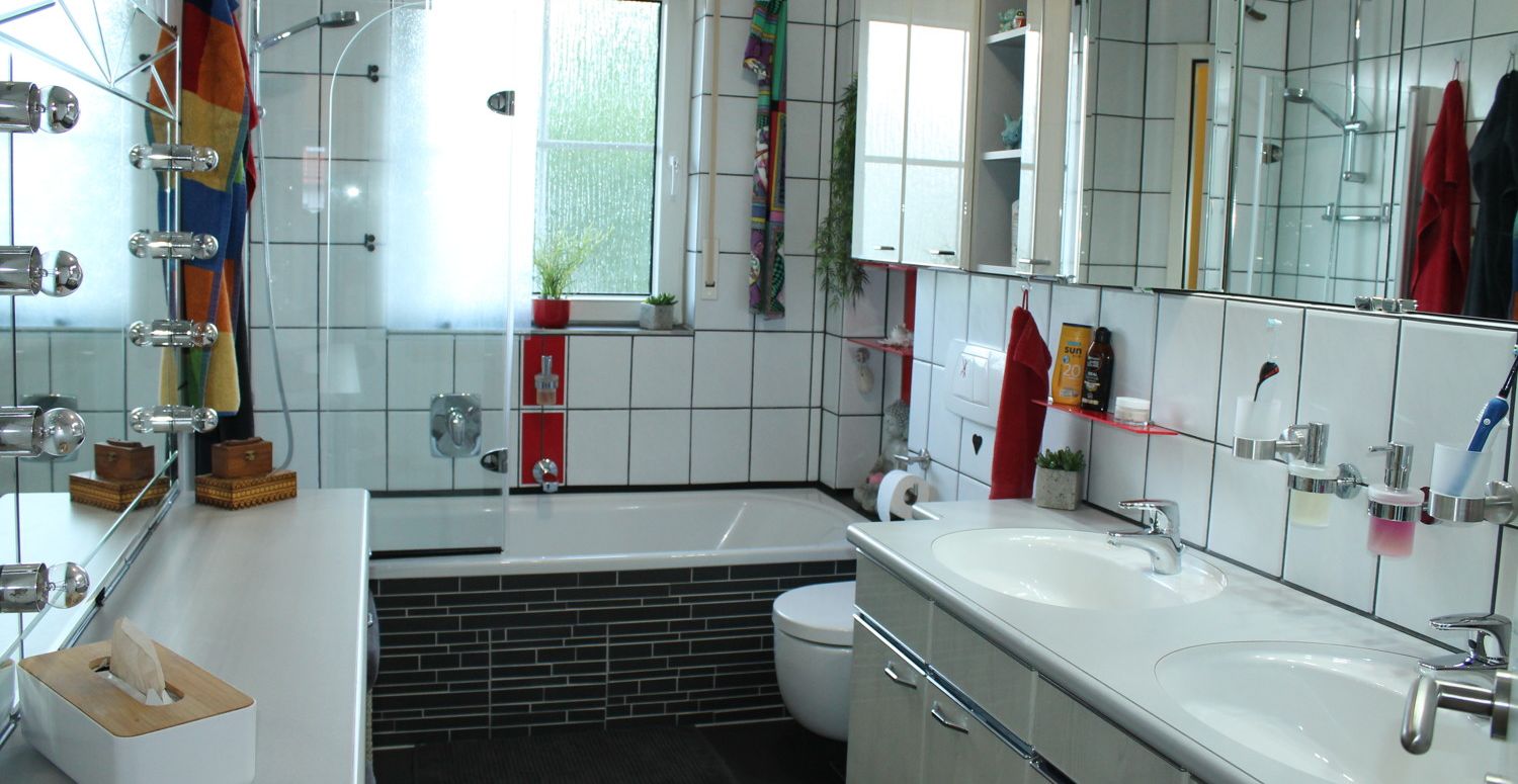 Etage 1 Tageslicht-Badezimmer zentral gelegen