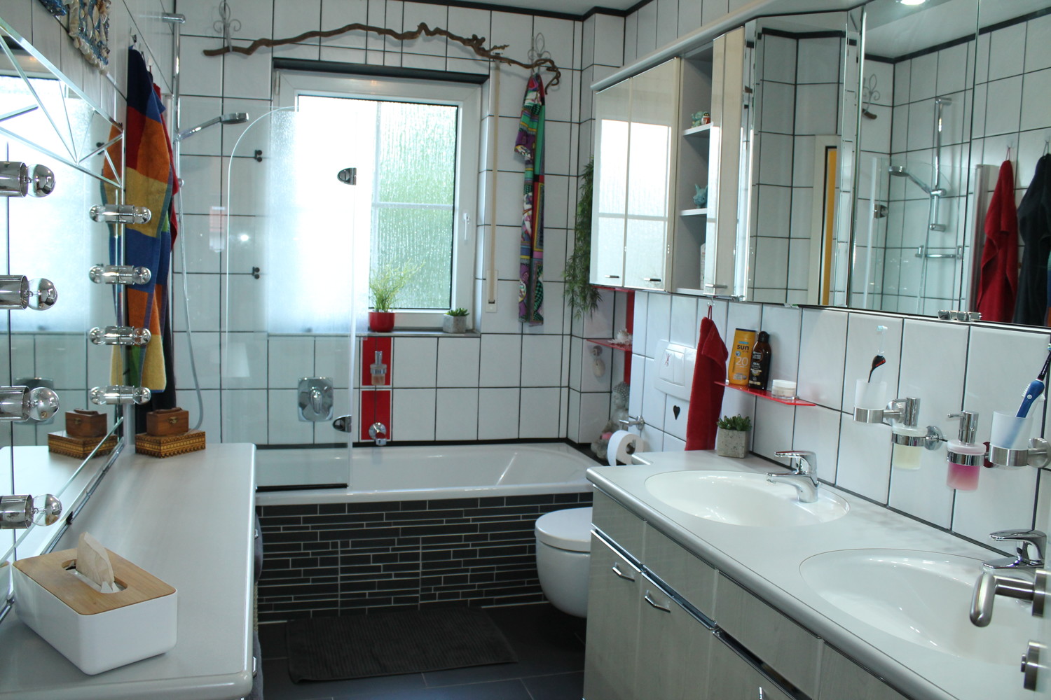 Etage 1 Tageslicht-Badezimmer zentral gelegen