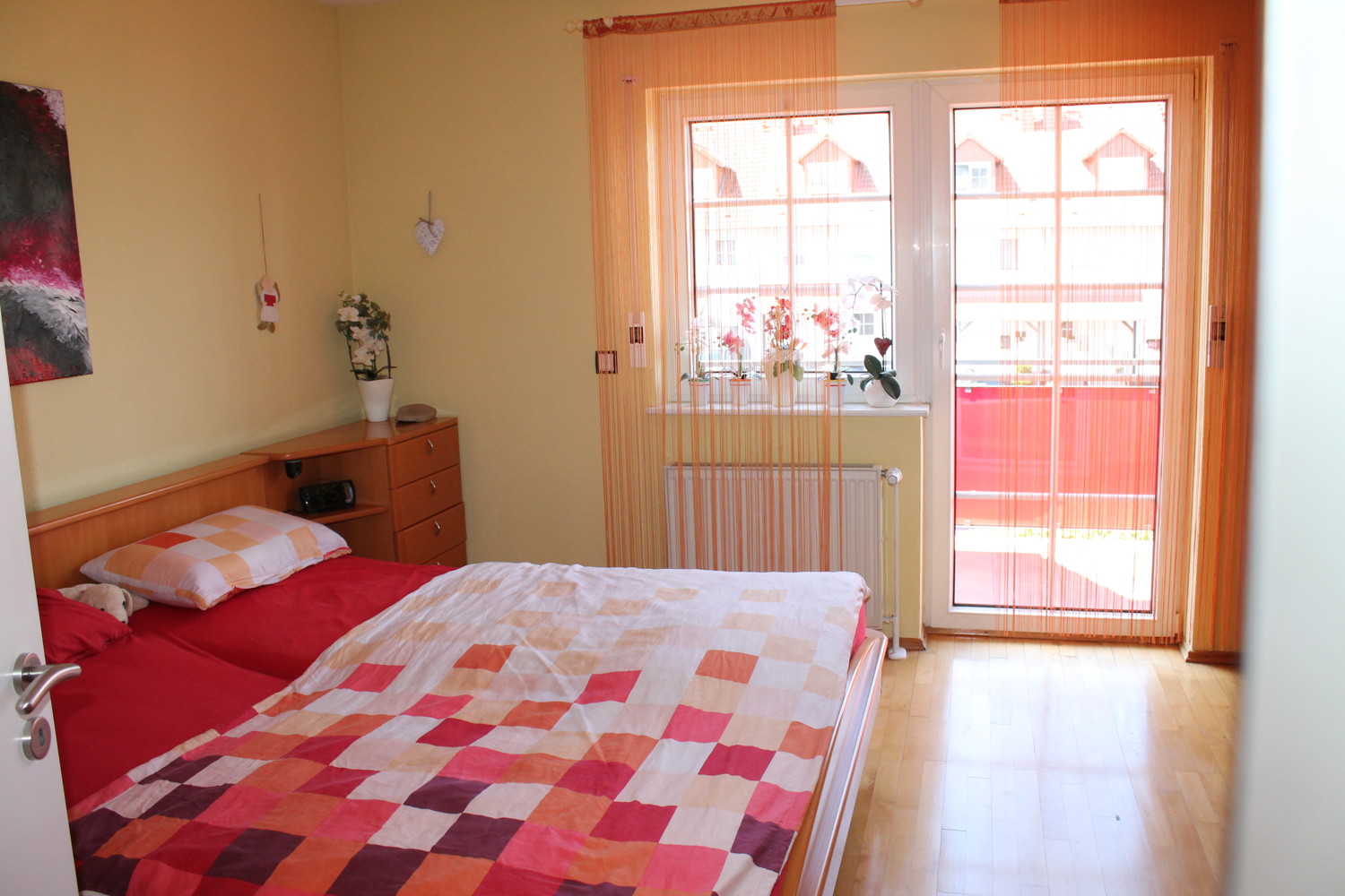 Etage 1 Schlafzimmer mit Zugang zum Balkon