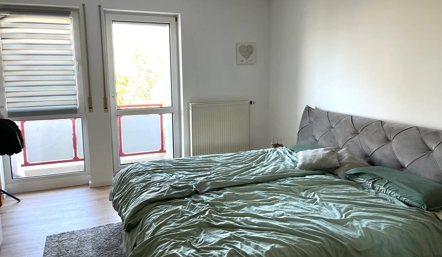 Schlafzimmer mit Zugang zum Balkon 1