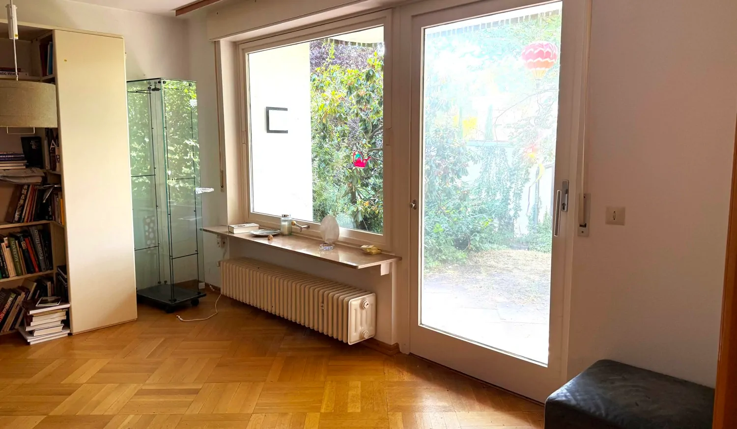 Wohnbereich mit Zugang zur Terrasse