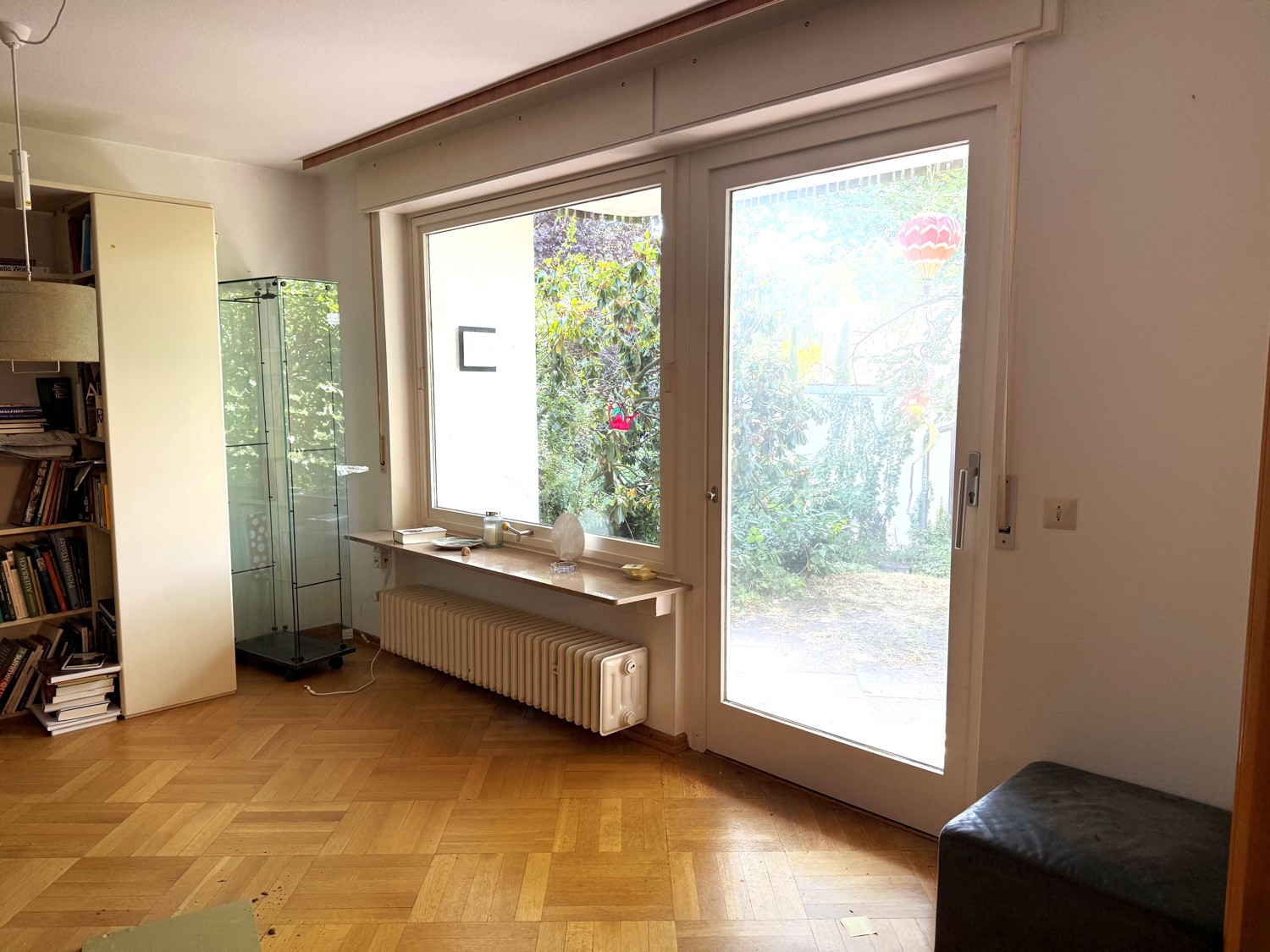 Wohnbereich mit Zugang zur Terrasse
