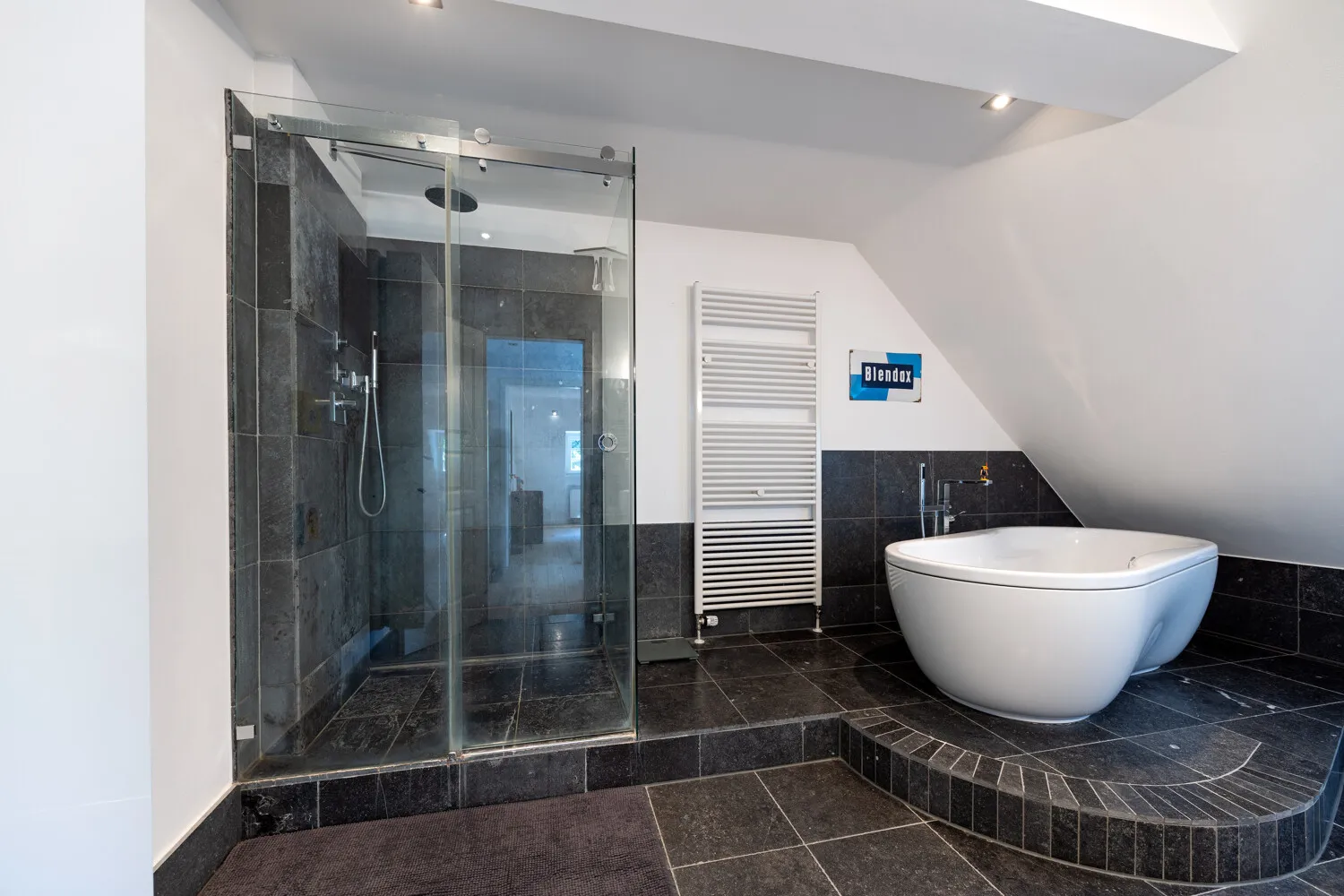 Masterbathroom obere Ebene