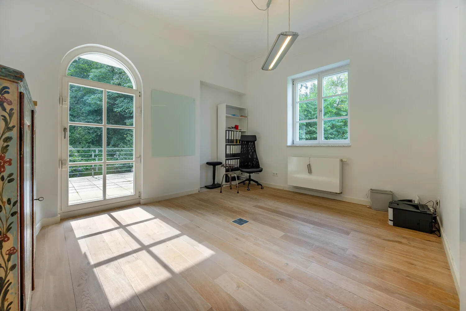 Arbeitszimmer erste Ebene mit Zugang Terrasse