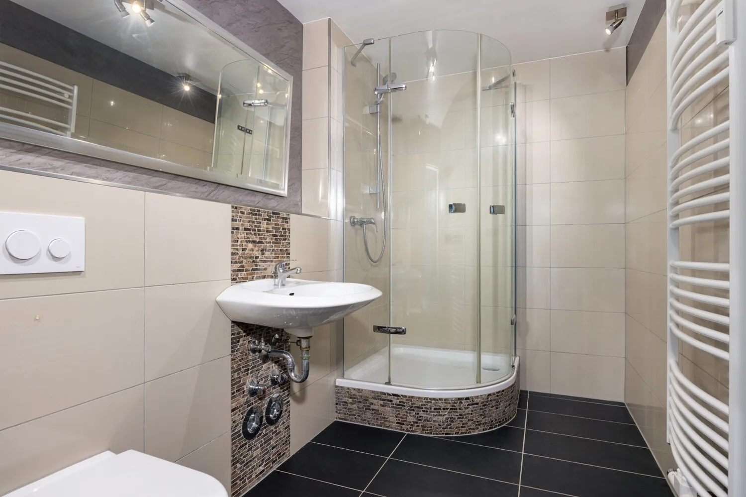 Modernisiertes Badezimmer DG