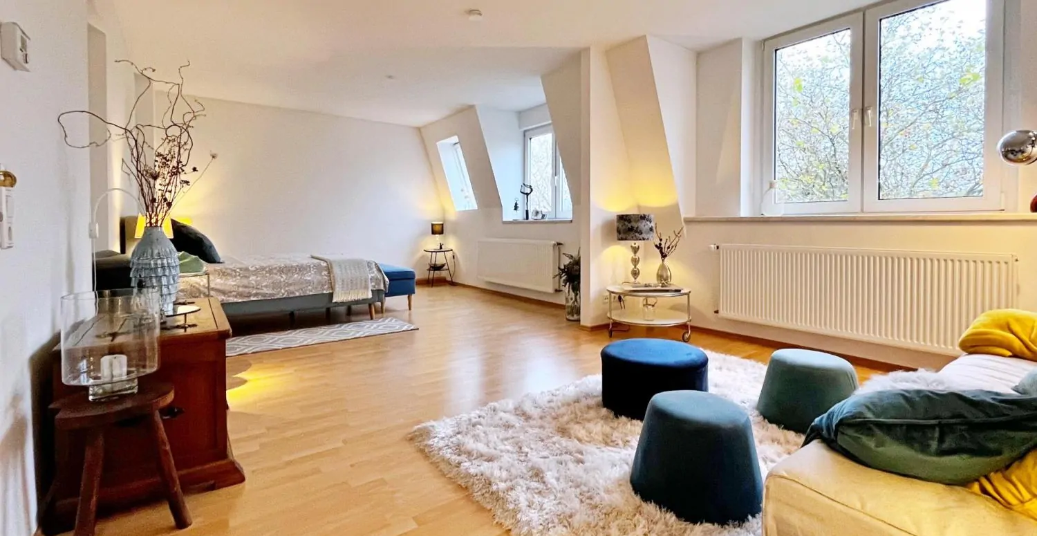 Sonnendurchflutete 3 Zi. DG-Wohnung inkl. Speicher mit viel Potenzial