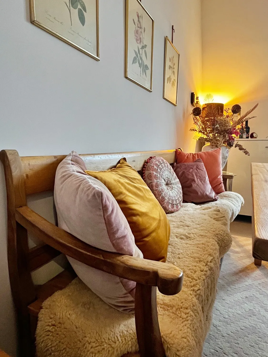 Sun-drenched 3-room penthouse apartment including storage with great potential