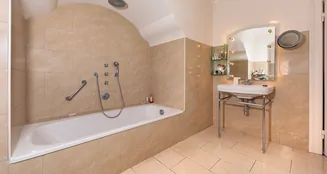 von_poll_real_estate_property_23063022_image_22