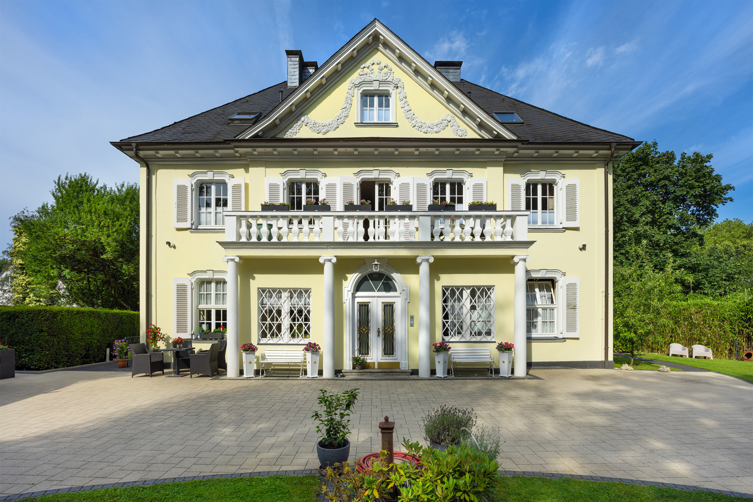 Einzigartiges Villenanwesen mit beeindruckendem Gartenpark