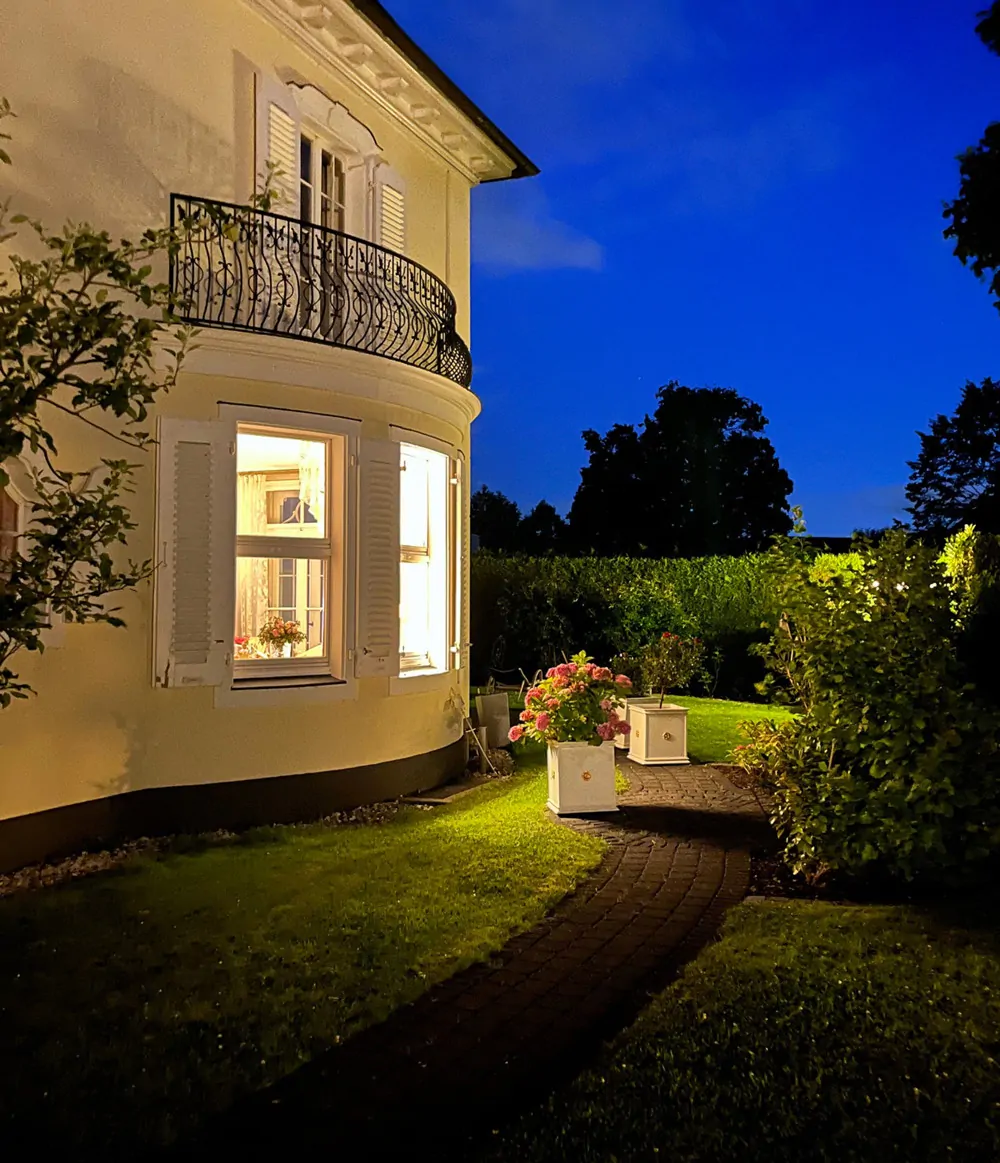 Altbauvilla mit parkähnlichem Garten und guter Anbindung