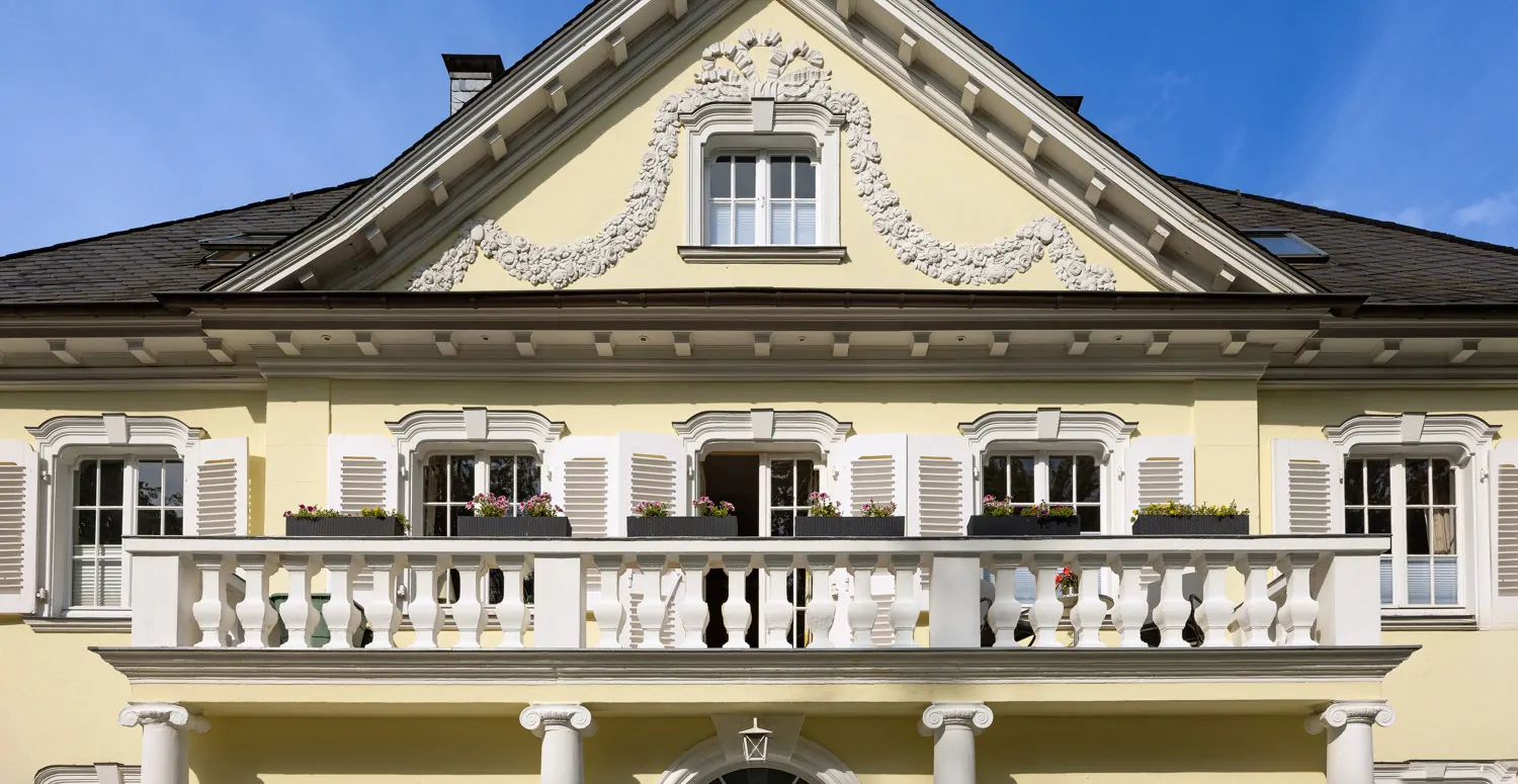 Altbauvilla mit parkähnlichem Garten und guter Anbindung