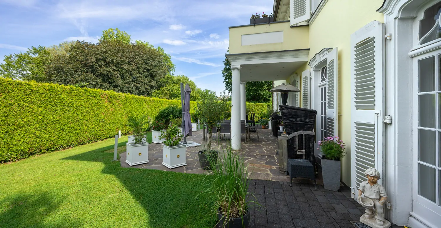 Sonnenterrasse zur Rückseite