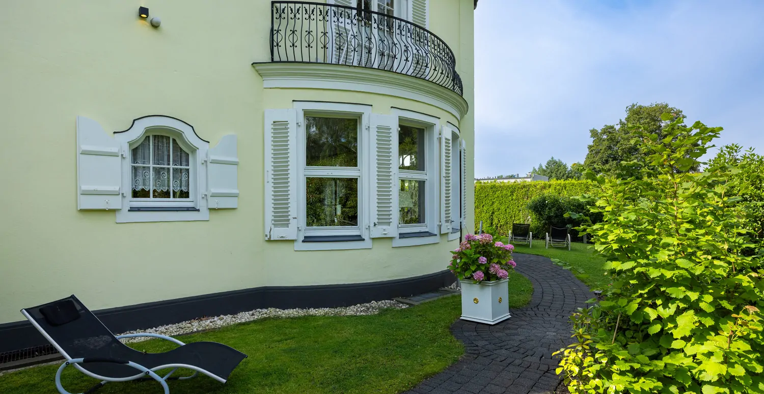 Altbauvilla mit parkähnlichem Garten und guter Anbindung