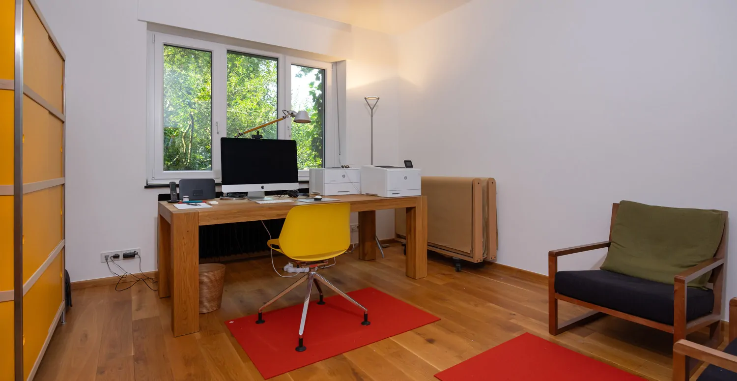 Villa der klassischen Moderne mit drei Einheiten und vielfältigen Nutzungsmöglichkeiten