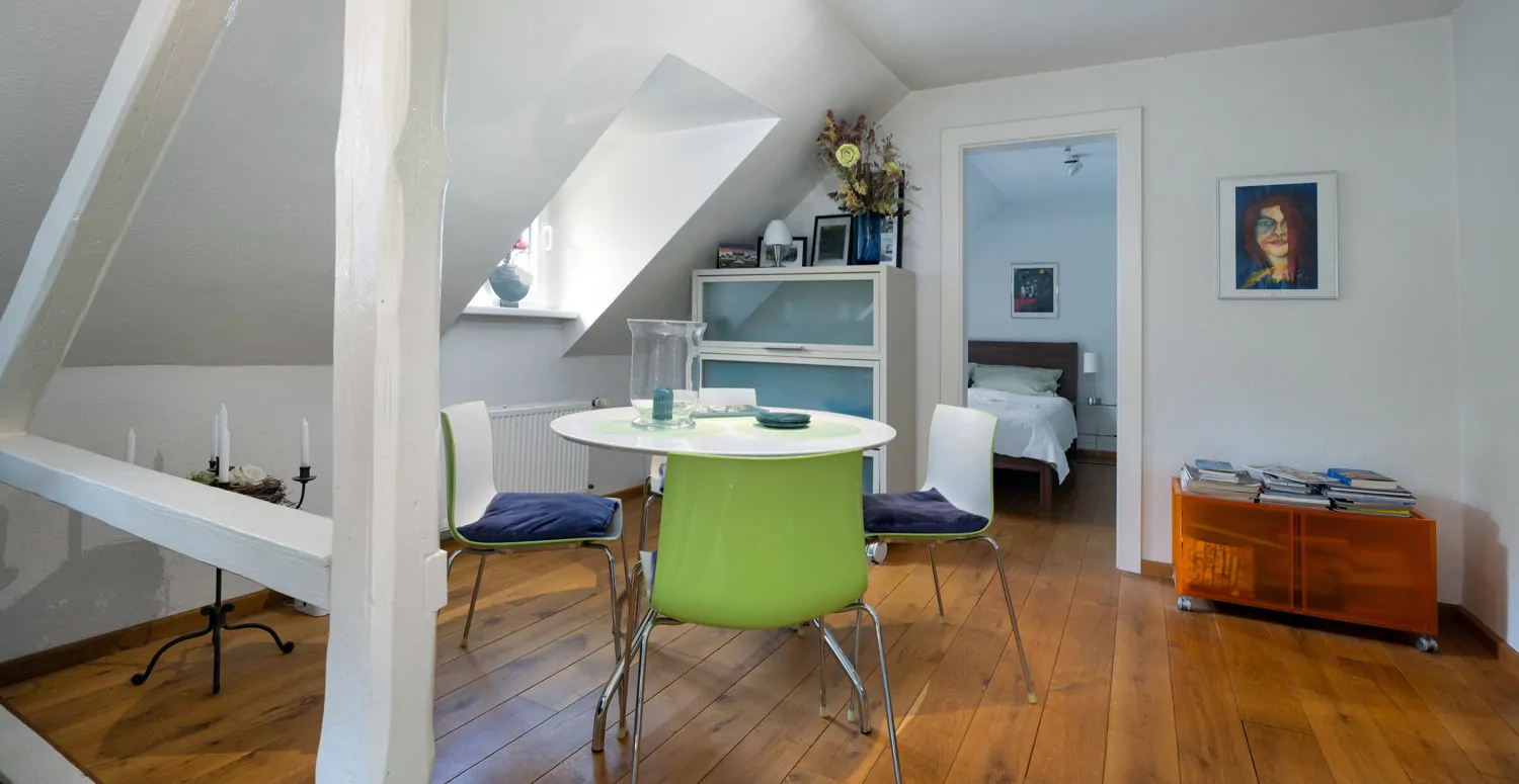 Villa der klassischen Moderne mit drei Einheiten und vielfältigen Nutzungsmöglichkeiten