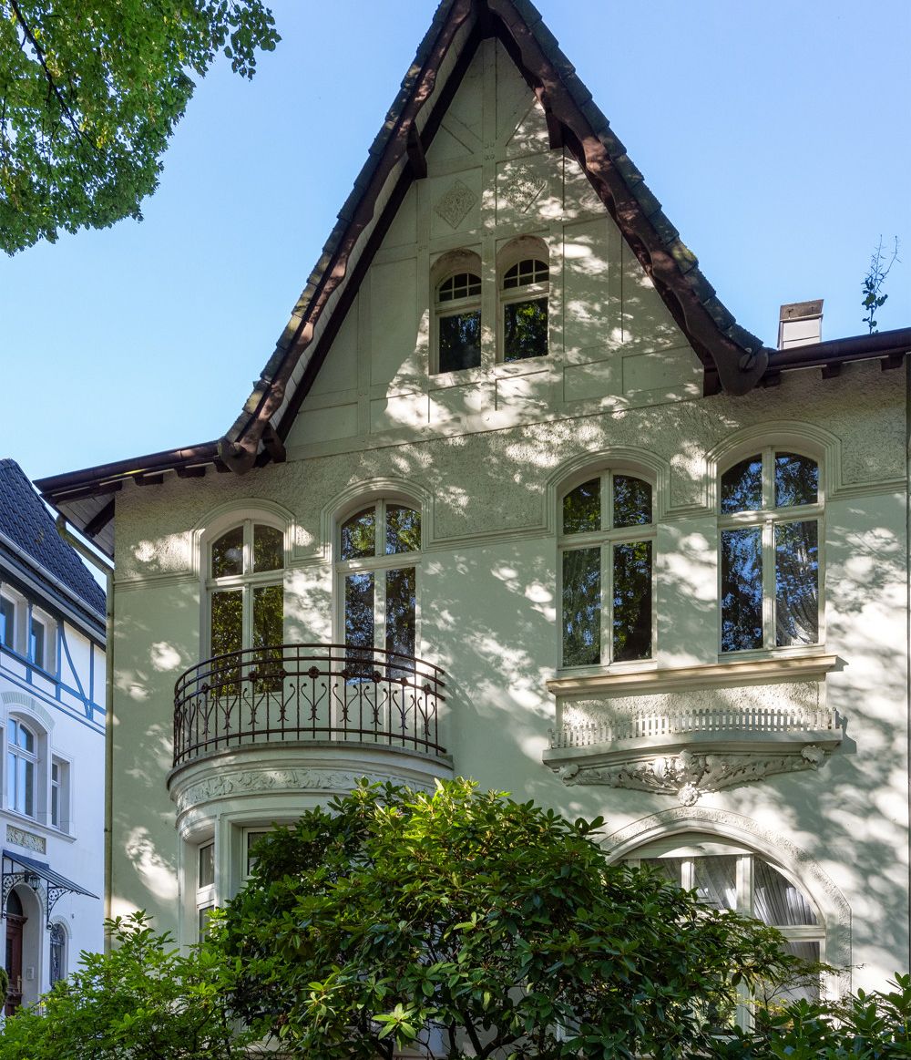 Boltenberg: Altbauwohnung mit Gartenanteil, Balkon und sehr viel Potenzial