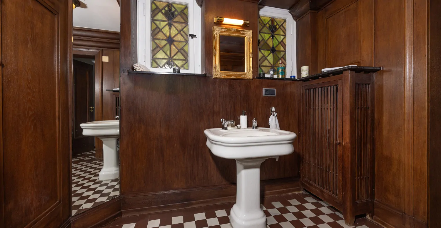 Historisch beibehaltenes Gäste WC im Erdgeschoss